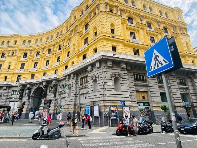 Appartamento in Piazza Nicola Amore 6, Napoli - Foto 1