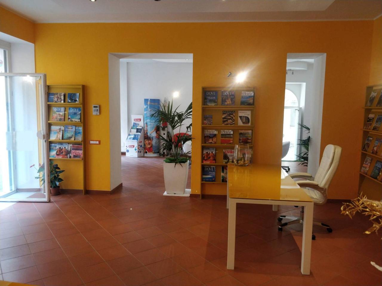 Negozio in Via Mazzolari, Pesaro, {3} - Foto 1