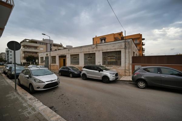 Negozio in Via Brenta, Putignano, {3} - Foto 1