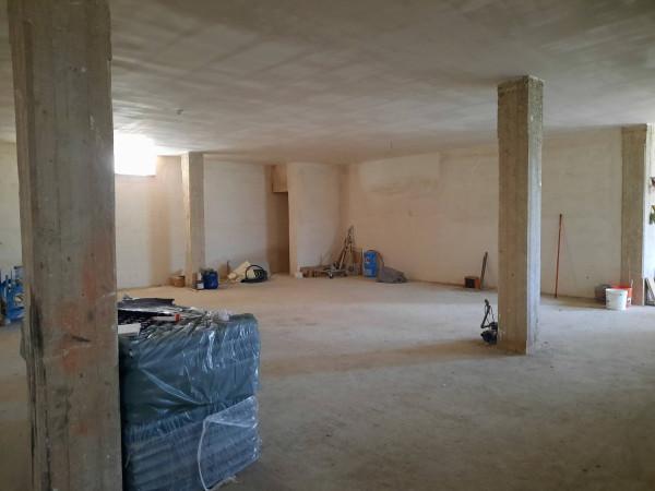 Magazzino in Via Ferrone, Castellana Grotte, {3} - Foto 2