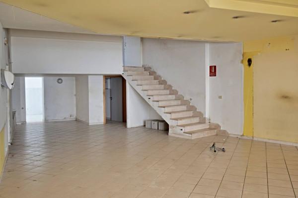 Negozio in Via Carlo Poerio, Castellana Grotte, {3} - Foto 2