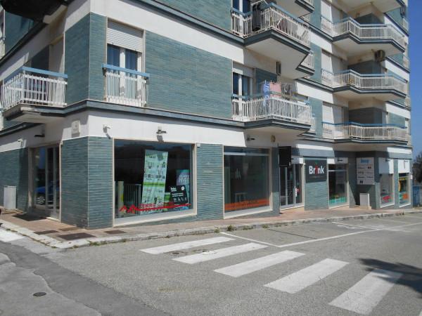 Negozio in Via John Fitzgerald Kennedy 7, Noci, {3} - Foto 2