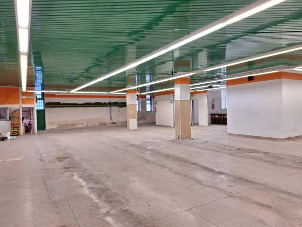 Negozio in Via Michele Latorre, Castellana Grotte, {3} - Foto 2
