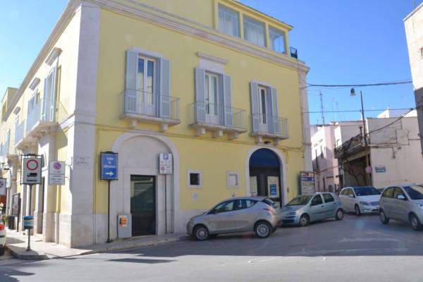 Negozio in Piazza Giuseppe Garibaldi, Castellana Grotte, {3} - Foto 1