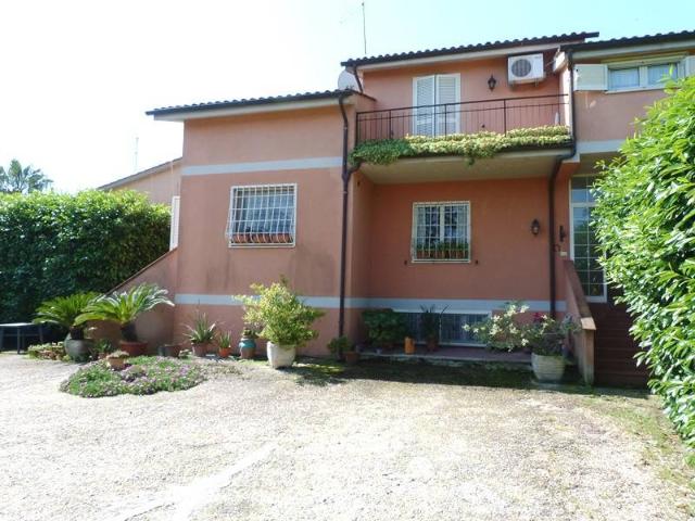 Villa in Via Cristoforo Colombo, Anguillara Sabazia - Foto 1