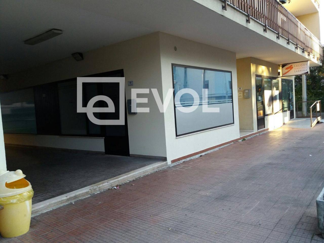 Negozio in Via Monte Nero 17, Tarcento - Foto 1