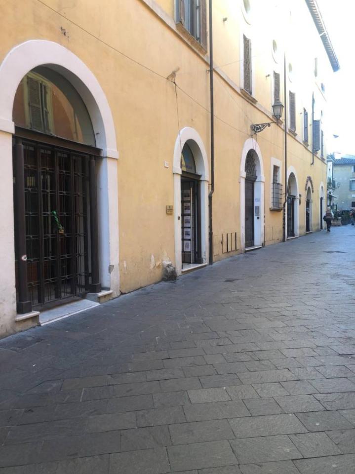 Locale commerciale in Via Cavour Terni, Terni, {3} - Foto 2