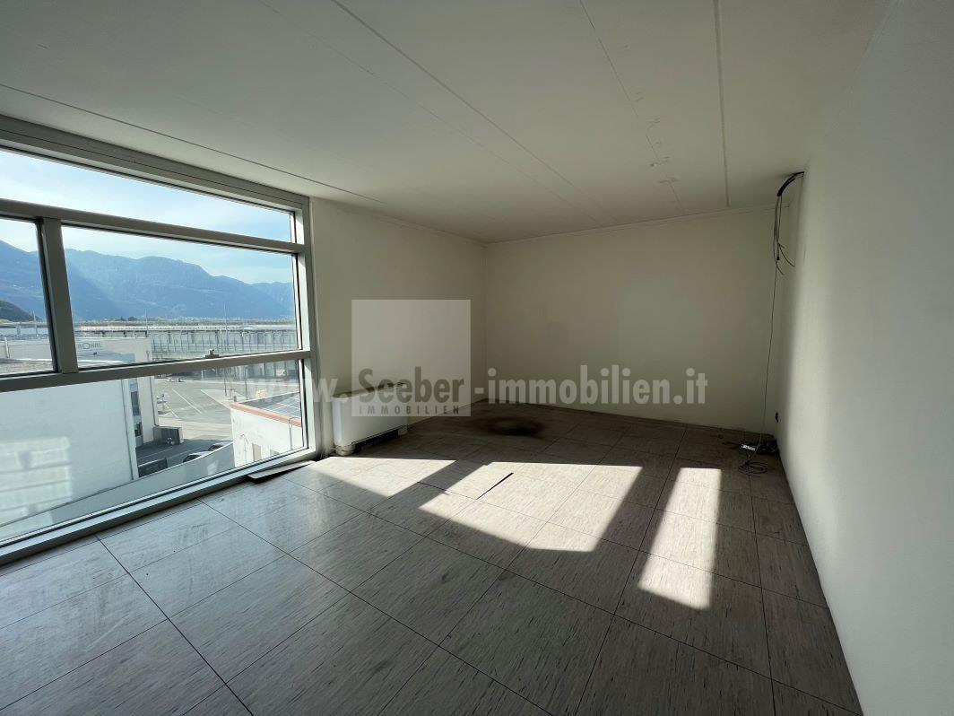 Esercizio commerciale in , Bolzano, {3} - Foto 1
