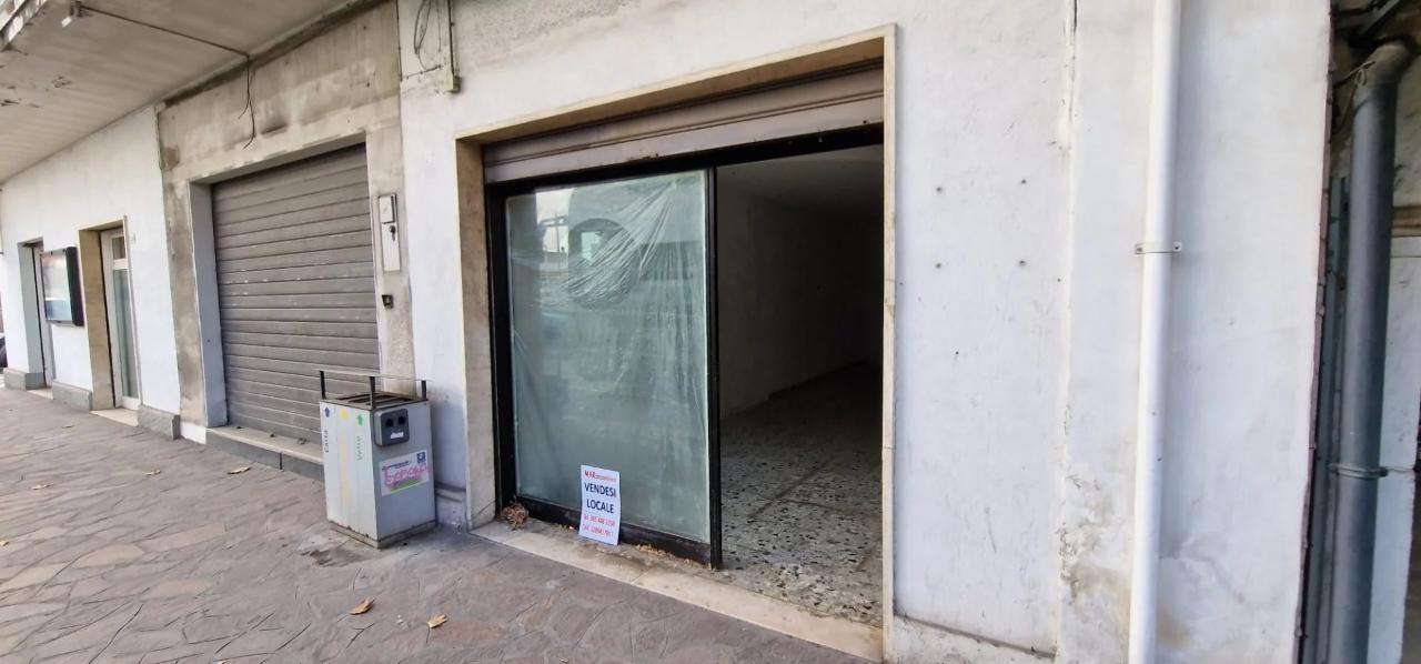 Negozio in , Montesilvano, {3} - Foto 2