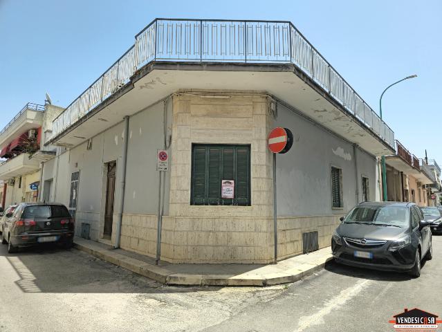 Detached house in Via Alfieri 43, Adelfia - Photo 1