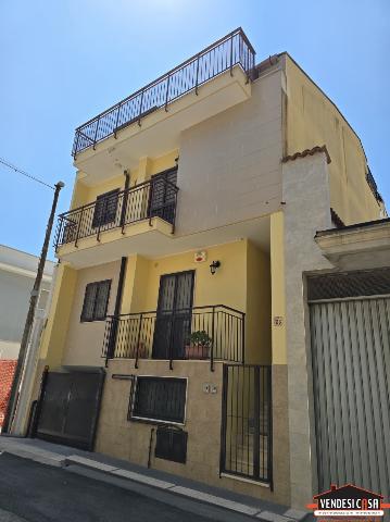 Detached house in Via Bengasi 33, Adelfia - Photo 1