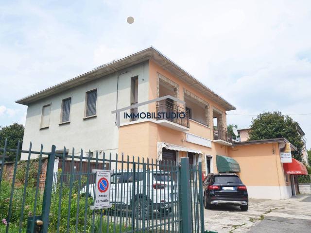 Vierzimmerwohnung in Via Contardo Ferrini 69, Busto Arsizio - Foto 1