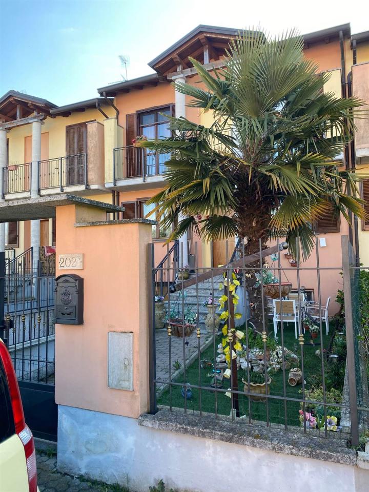 casa indipendente in vendita a Vigevano in zona Piccolini