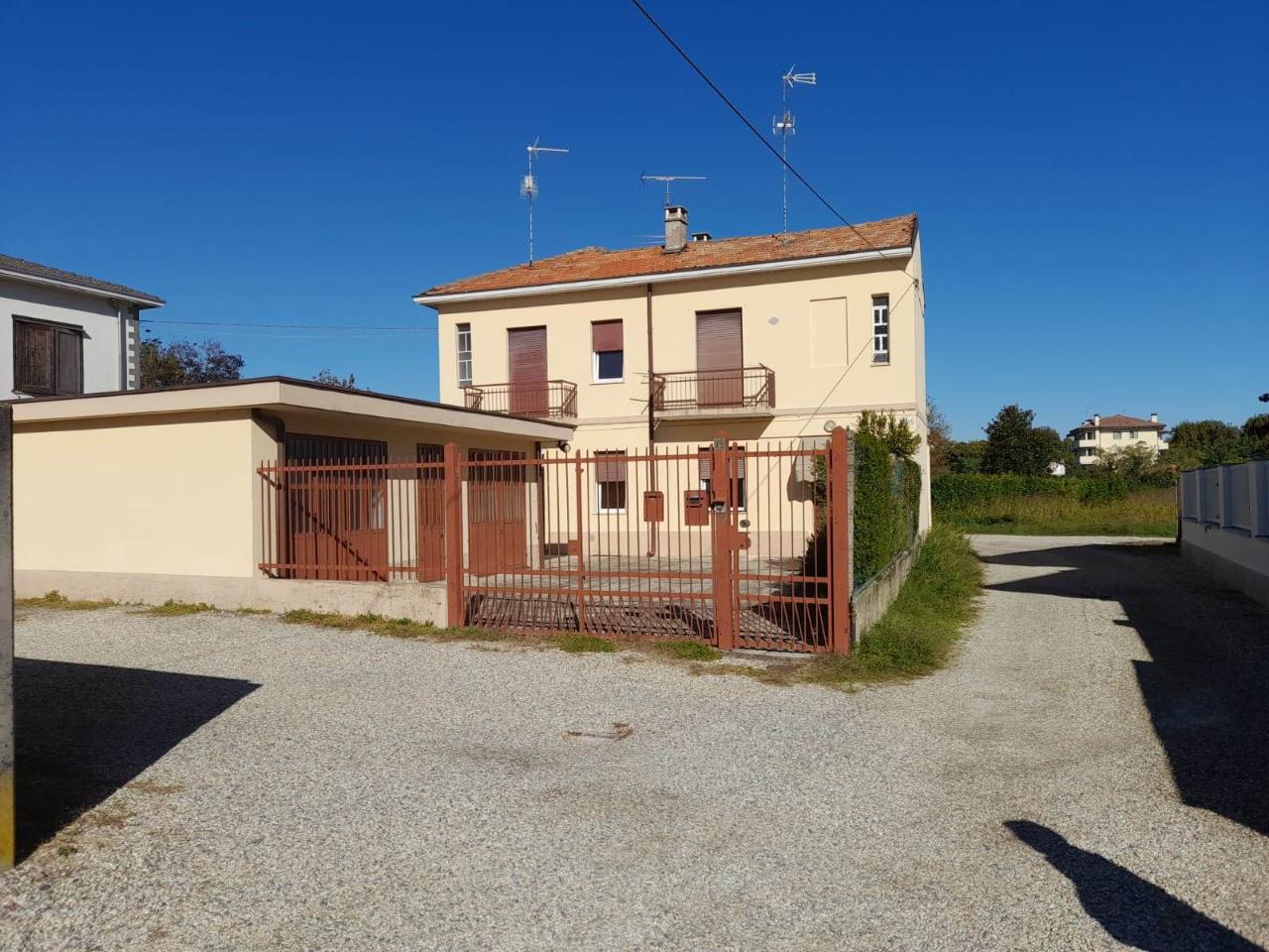 casa indipendente in vendita a Vigevano