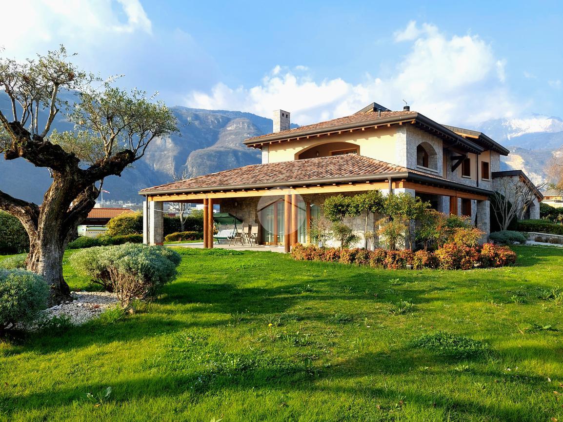 Villa in vendita a Esine