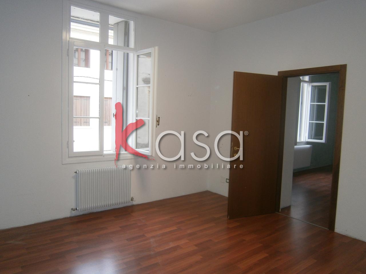 Ufficio in Viale della Vittoria , Lonigo, {3} - Foto 1