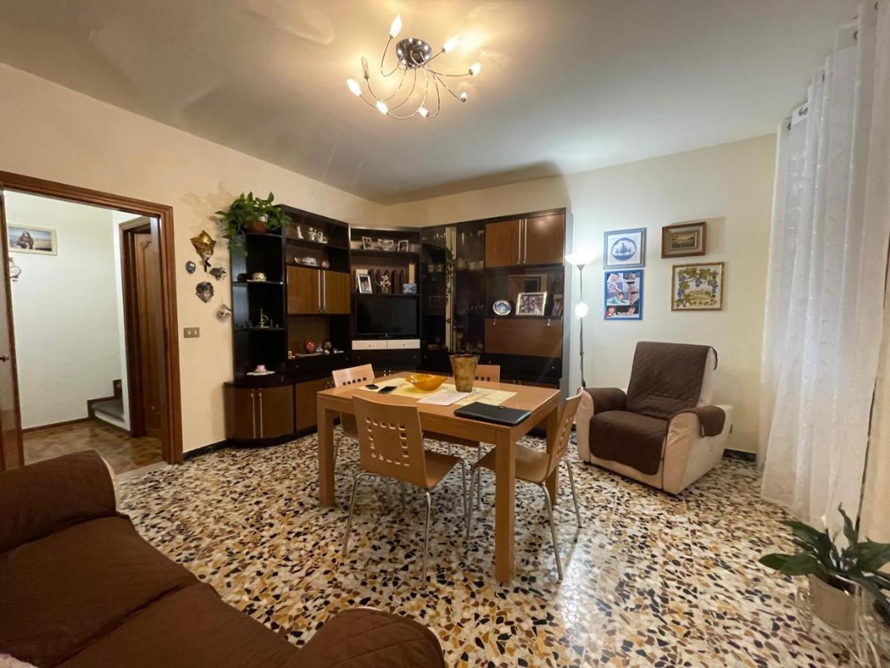 casa indipendente in vendita a Lucca in zona Fagnano