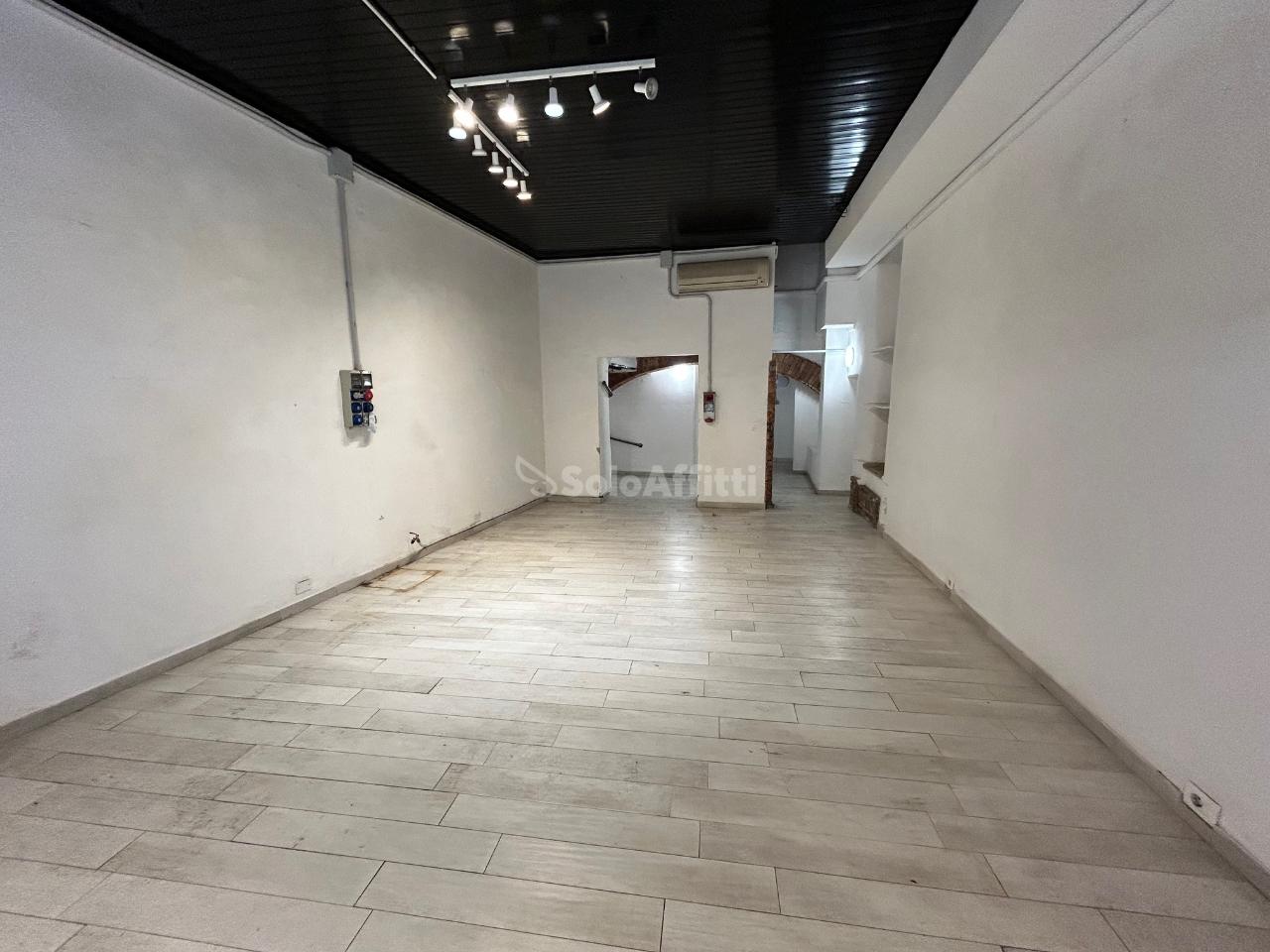 Negozio in Via De Rossi, Siena, {3} - Foto 1