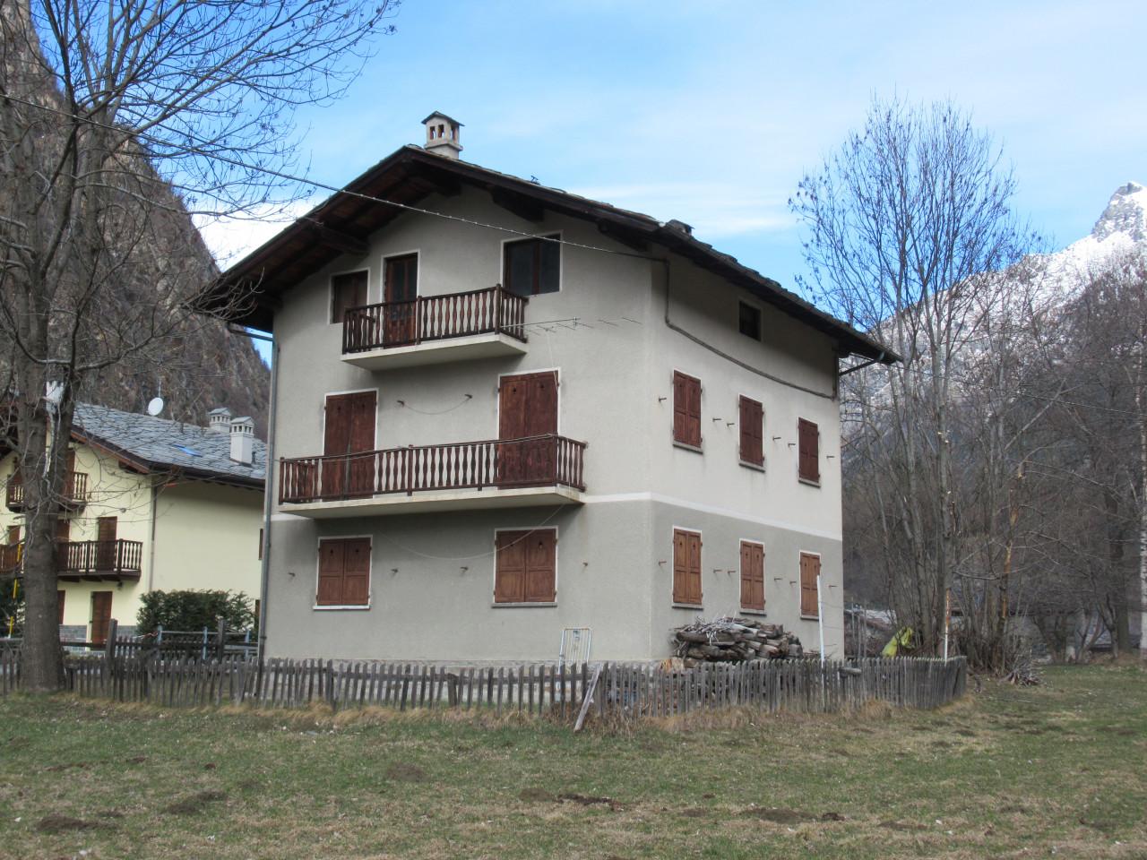 Casa indipendente in vendita a Brusson