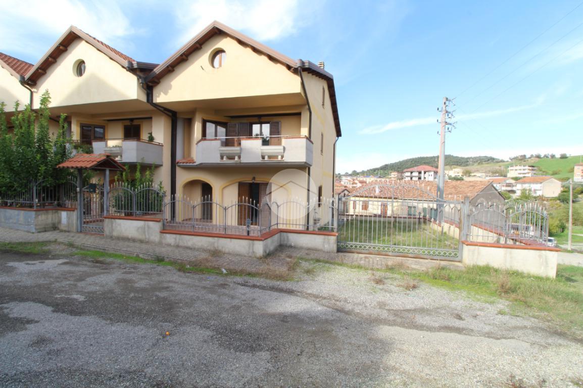 Villa a schiera in vendita a Luzzi