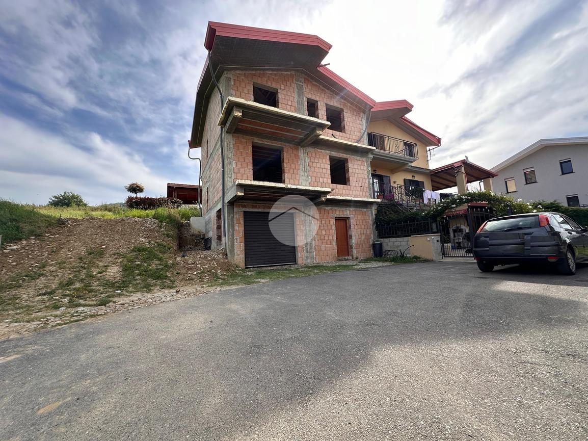 Villa in vendita a Luzzi