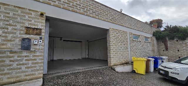 Garage or car box, Tarquinia - Photo 1