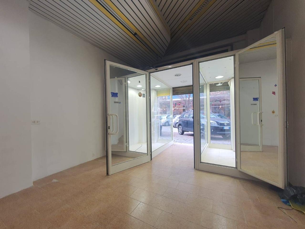 Negozio in , Viterbo, {3} - Foto 2