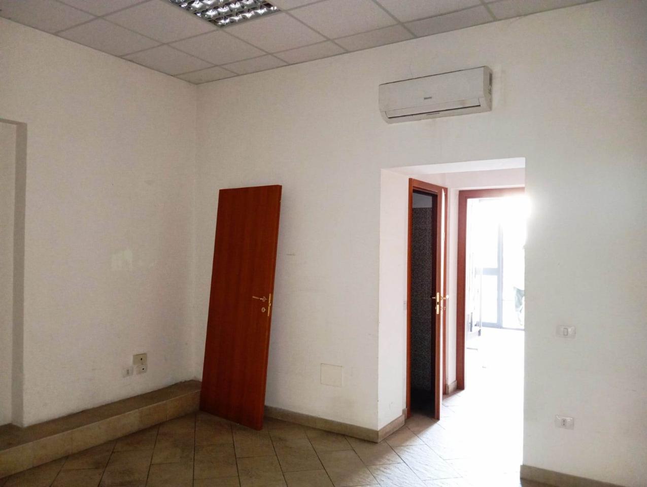 Negozio in Via del Lanificio, Terni, {3} - Foto 2
