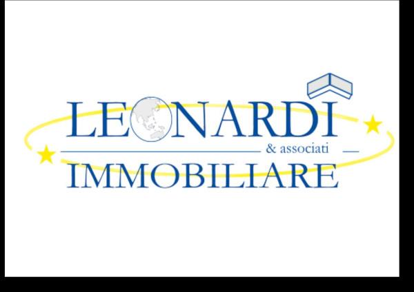 Negozio in Viale Armando Diaz 9, Sansepolcro, {3} - Foto 1