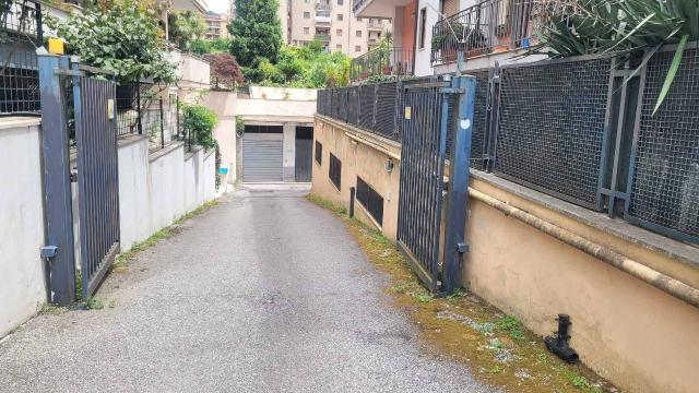 Garage or car box in Via Caliri 6, Cava de' Tirreni - Photo 1