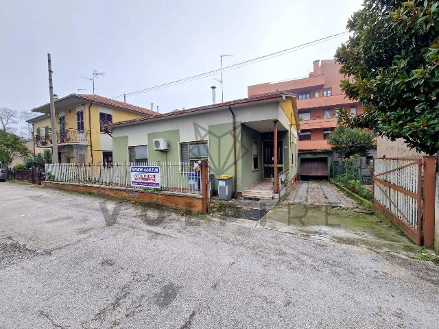 Detached house in Via Romana Vecchia 8, Foligno - Photo 1