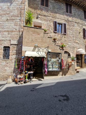 Negozio in Via Borgo San Pietro, Assisi, {3} - Foto 1
