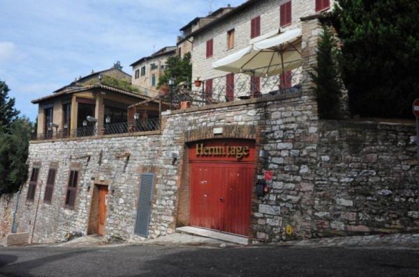 Negozio in Via del Fosso Cupo, Assisi, {3} - Foto 1