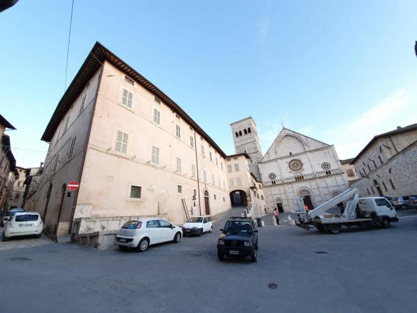 Negozio in affitto a Assisi