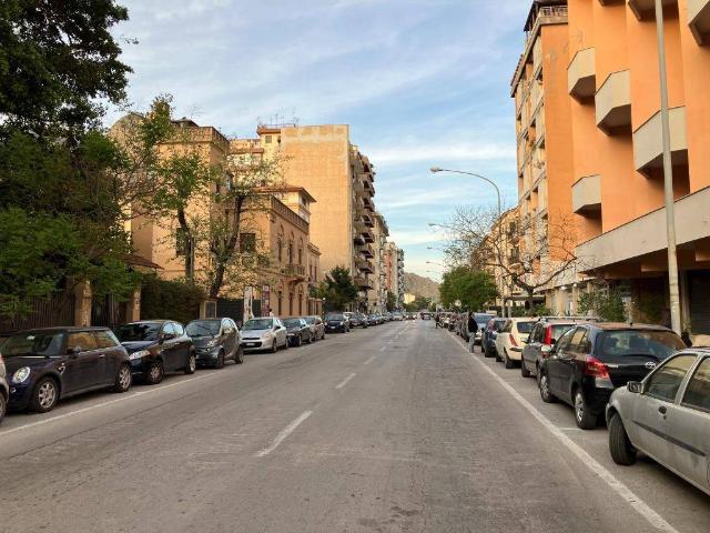 Geschäft in Via Imperatore Federico 88, Palermo - Foto 1