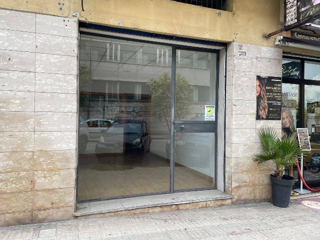 Negozio in Viale della Repubblica, 289, Cosenza - Foto 1