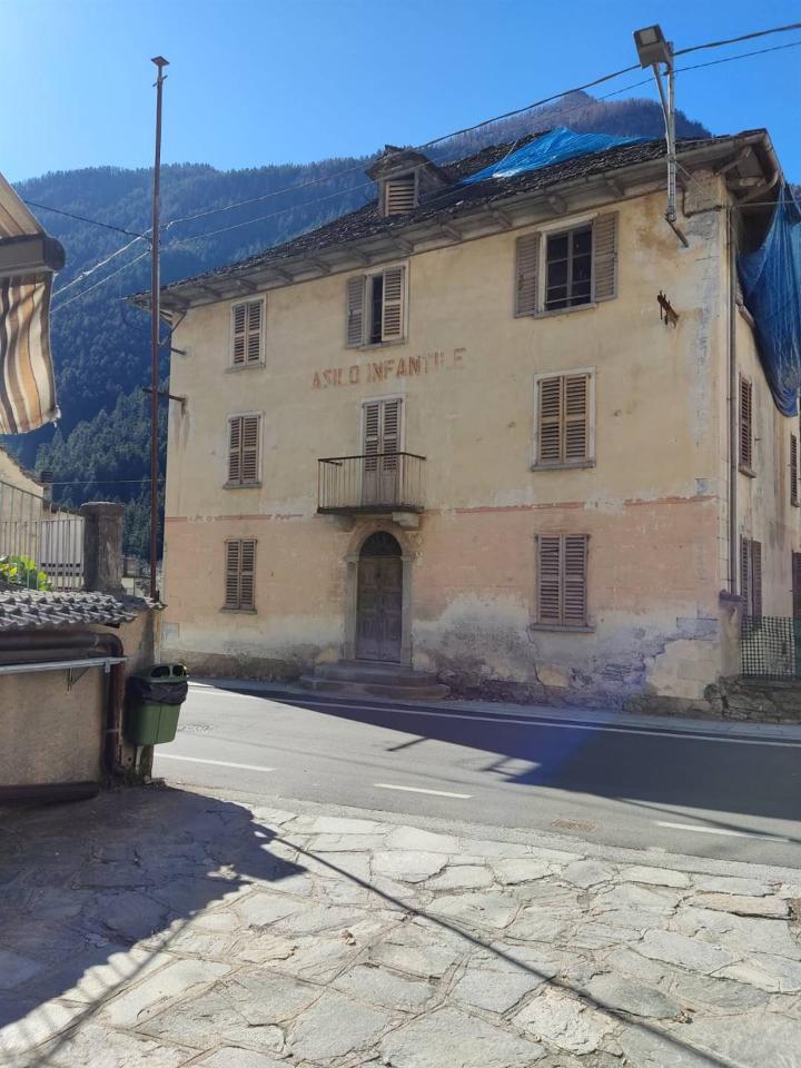 Palazzo in vendita a Ceppo Morelli