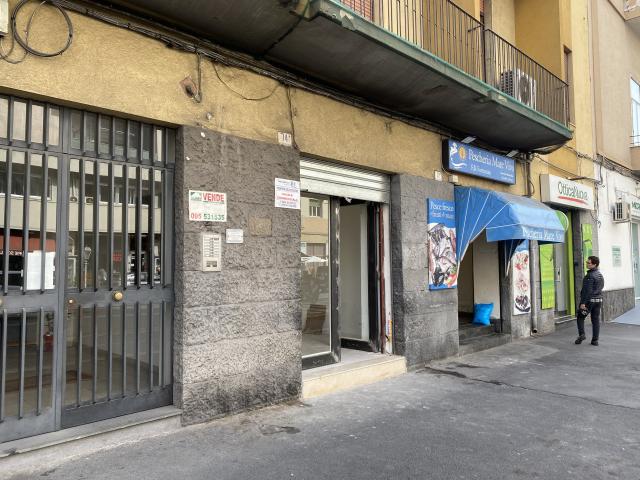 Geschäft in Viale Vittorio Veneto 74, Catania - Foto 1