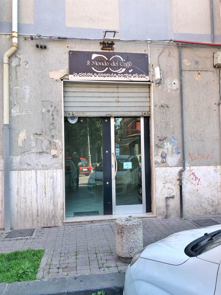 Negozio in P.Za della Libertà, Salerno, {3} - Foto 1