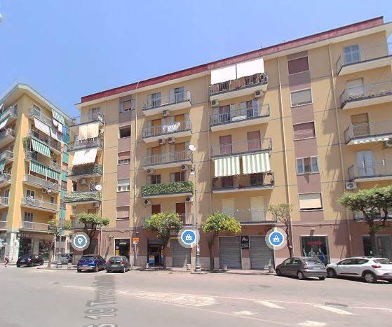 Negozio in Piazza della Libertà, Salerno, {3} - Foto 1