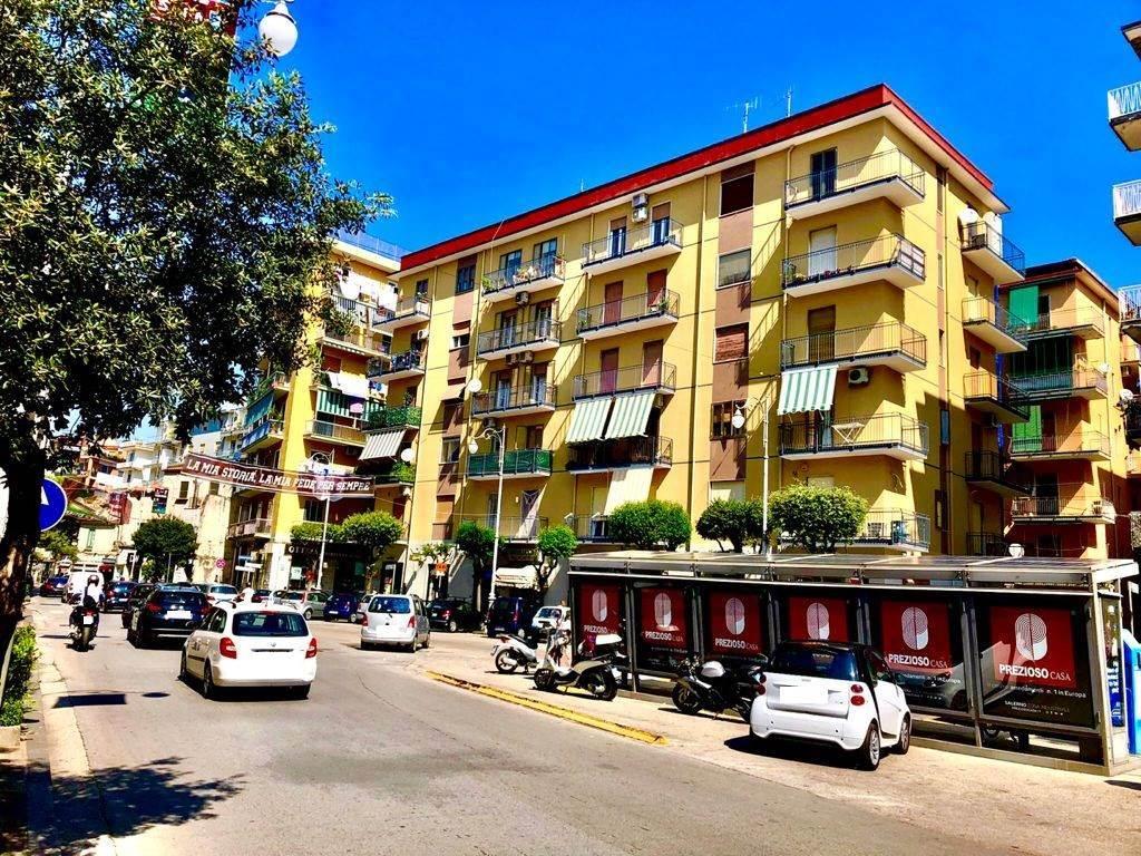 Negozio in Piazza della Libertà, Salerno, {3} - Foto 2