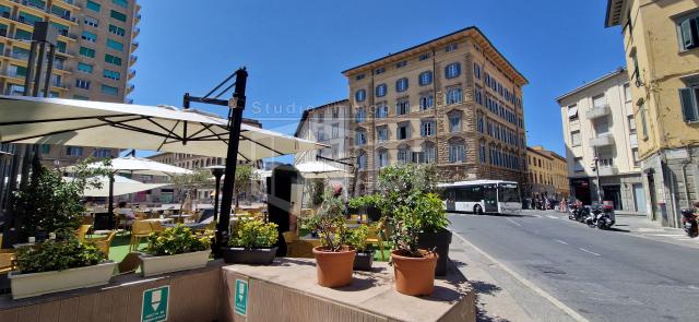 Negozio in Piazza Attias, Livorno - Foto 1