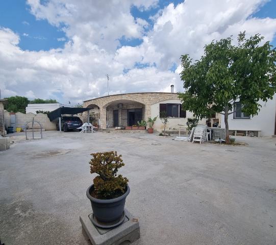 Mansion in Via Secchia 1a, Sava - Photo 1