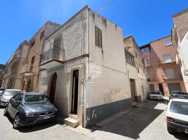 Detached house in Via Tenente Fundarò 19, Alcamo - Photo 1