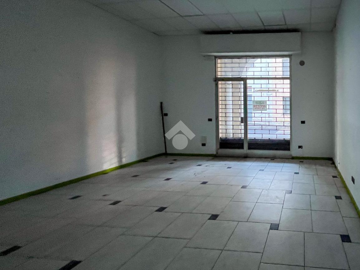 Negozio in Via Giuseppe Garibaldi 52, Pizzighettone, {3} - Foto 2