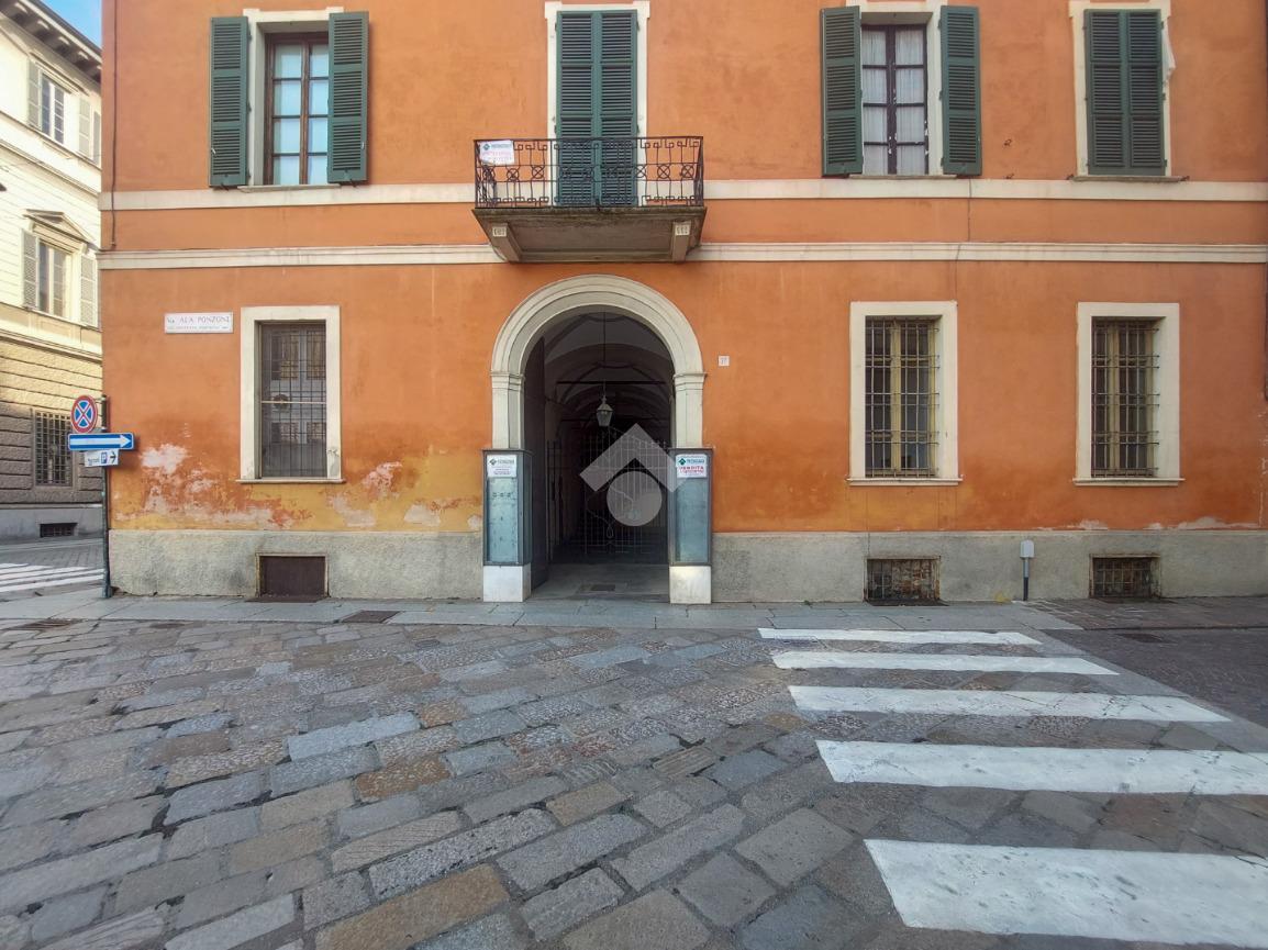 Ufficio in Via Ala Ponzone 37, Cremona, {3} - Foto 1