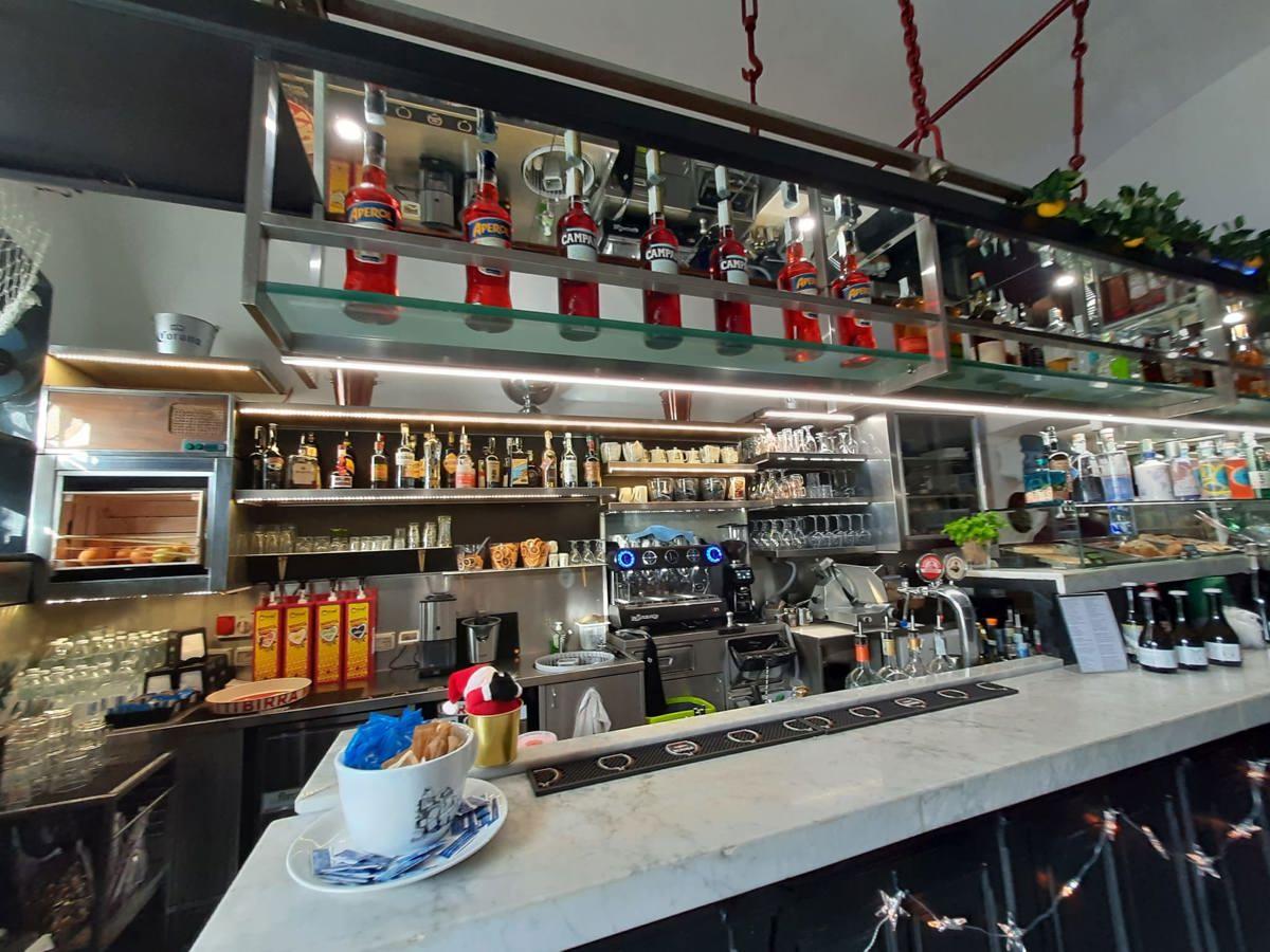 Bar in vendita a Savona