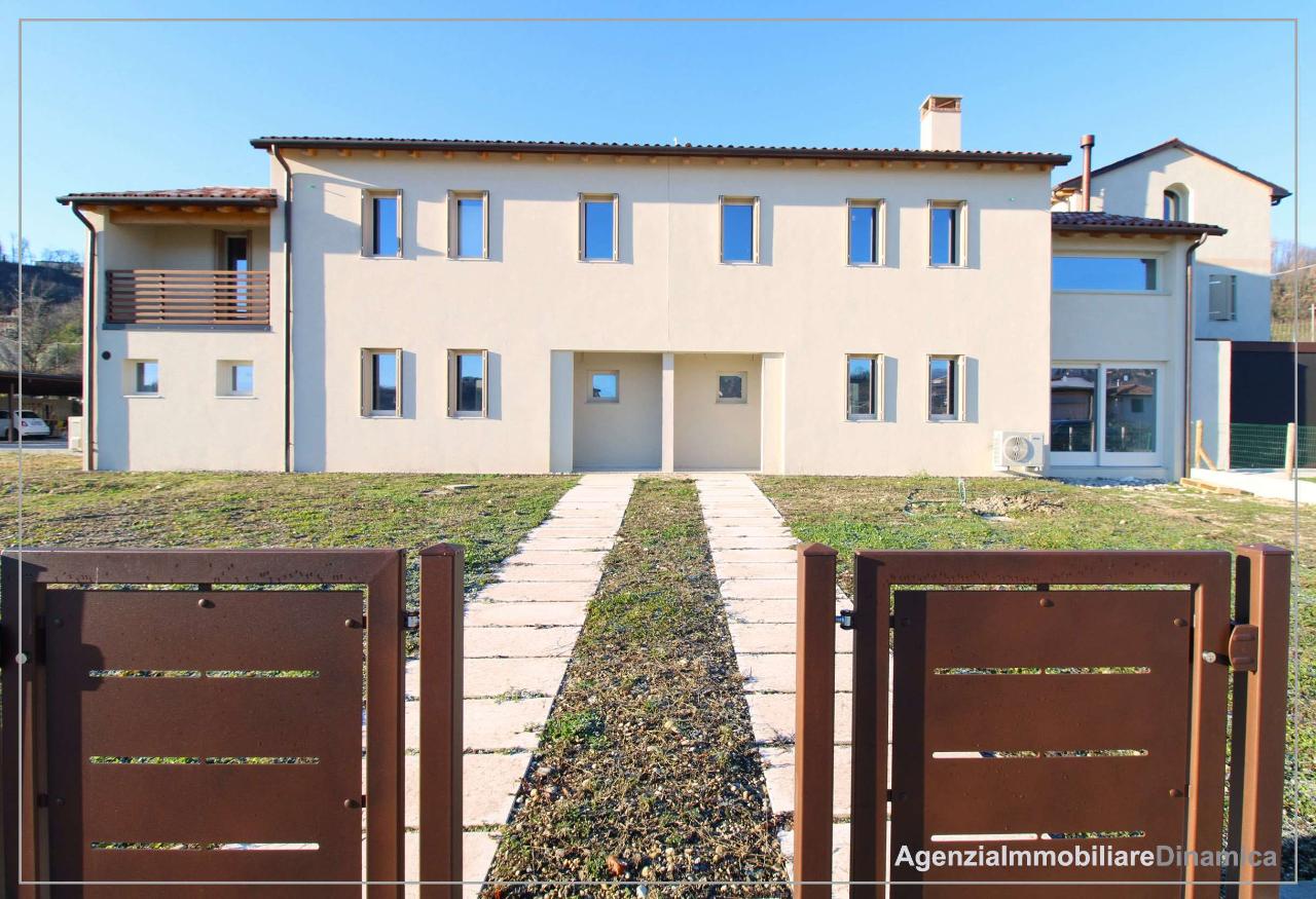 Villa bifamiliare in vendita a San Pietro Di Feletto
