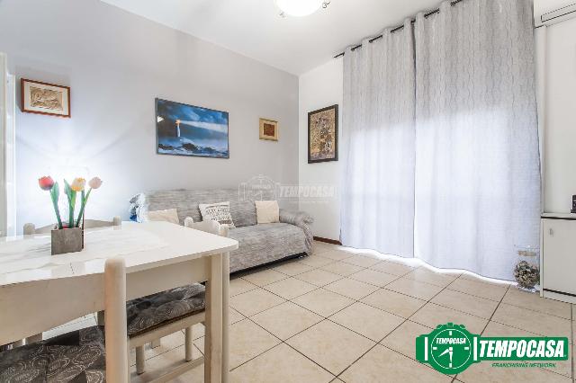 2-room flat in Via Silvio Pellico 1, Canegrate - Photo 1