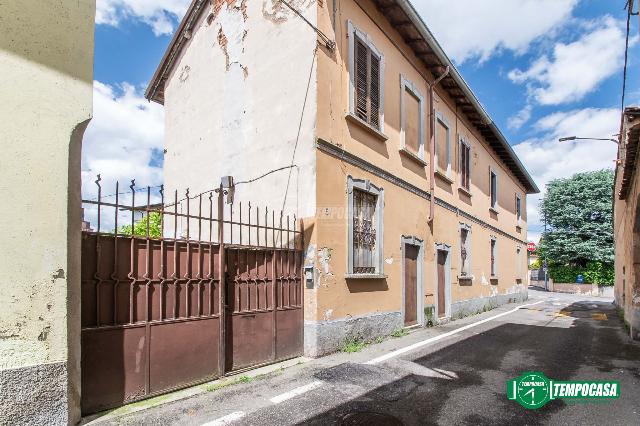 2-room flat in Via Dante 5, Canegrate - Photo 1